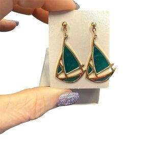Avon “Ships Ahoy” Goldtone and Green Earrings surgical steel posts NIB 1989